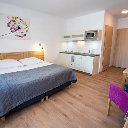 Malina & 4* 斯克拉斯卡波伦巴