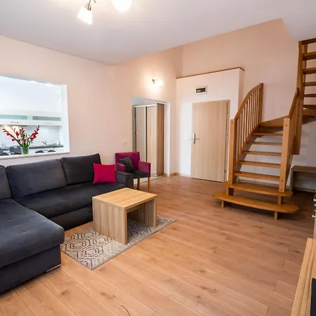 Malina & 4* 斯克拉斯卡波伦巴