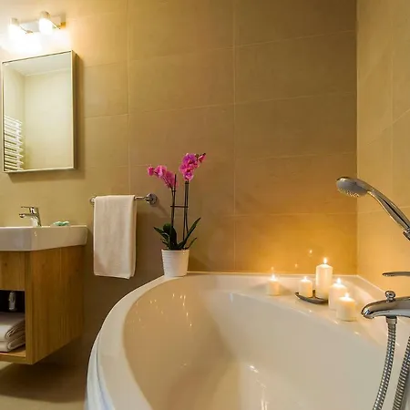 Malina & 4* 斯克拉斯卡波伦巴